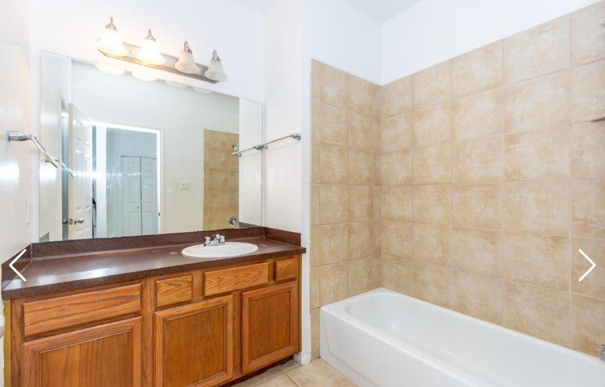 Lovely Downtown Room #2 No Smoking No Kids Second Floor Houston Exterior photo
